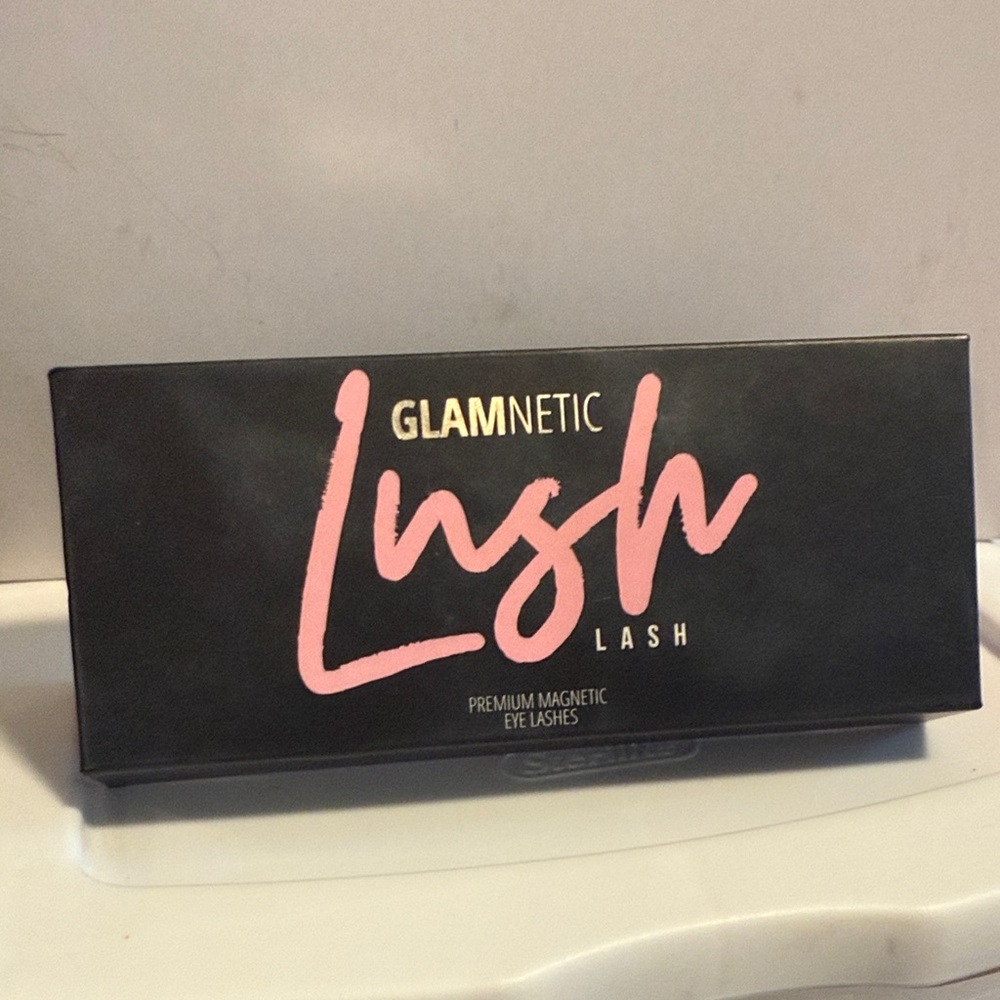 4/$30 Glamnetic Lush Lash - Premium Magnetic Eyelashes in Black